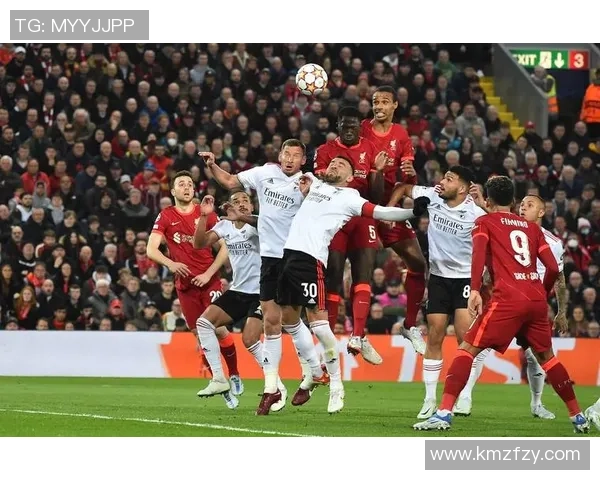 2012年英超经典对决曼联与利物浦的激烈较量与历史回顾